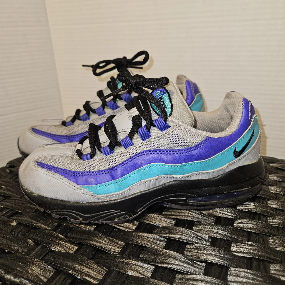 NIKE AIR MAX 95 GS KIDS 3 C. GRAY BLACK PURPLE AND GREEN